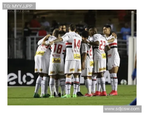 蒙特维多河床队迎战卡托展现足球激情与实力对决 蒙特维多河床队迎战卡托展现足球激情与实力对决